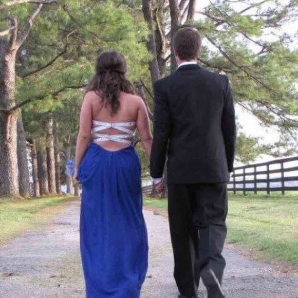 Prom or formal dress - Picture 2 of 4