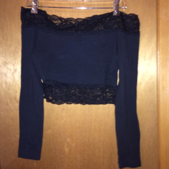 Black lace crop - Picture 2 of 3
