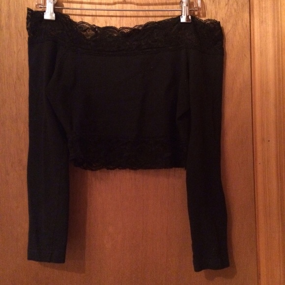 Black lace crop - Picture 3 of 3