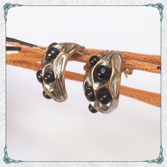 ☀️ Anitanja 18k Gold Driftcone J Hoop Earrings - Picture 2 of 4