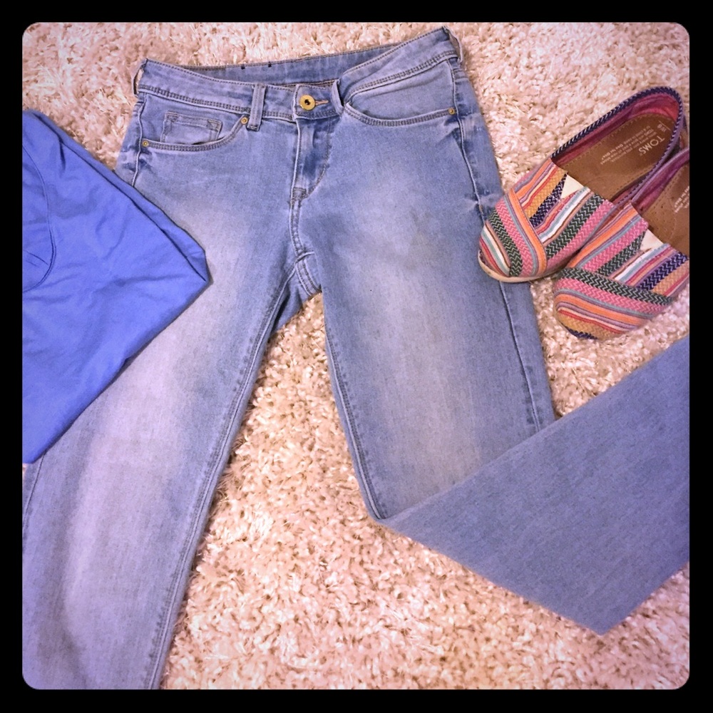 Light wash super skinny jeans