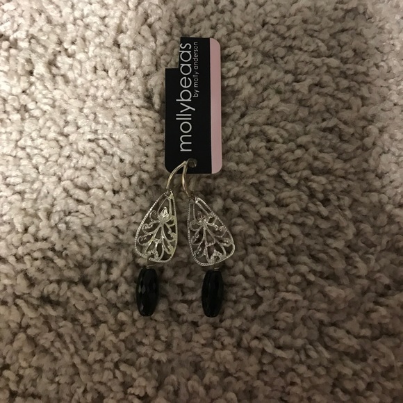 Molly Beads Dangling Earrings - Picture 2 of 3