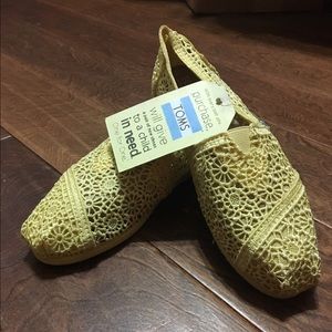 Toms