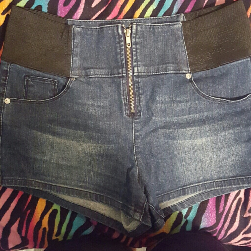 *SOLD* GUESS shorts