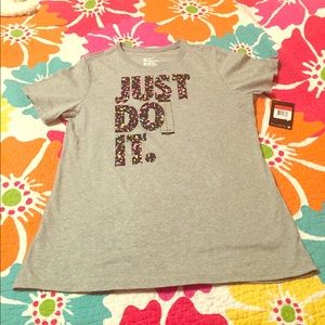 🌟WEDDING👰🏻SALE🌟 $7 Nike Tee Size L