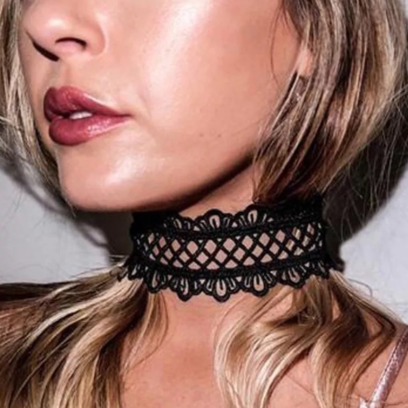 Lace Lily Black Choker - Picture 2 of 3