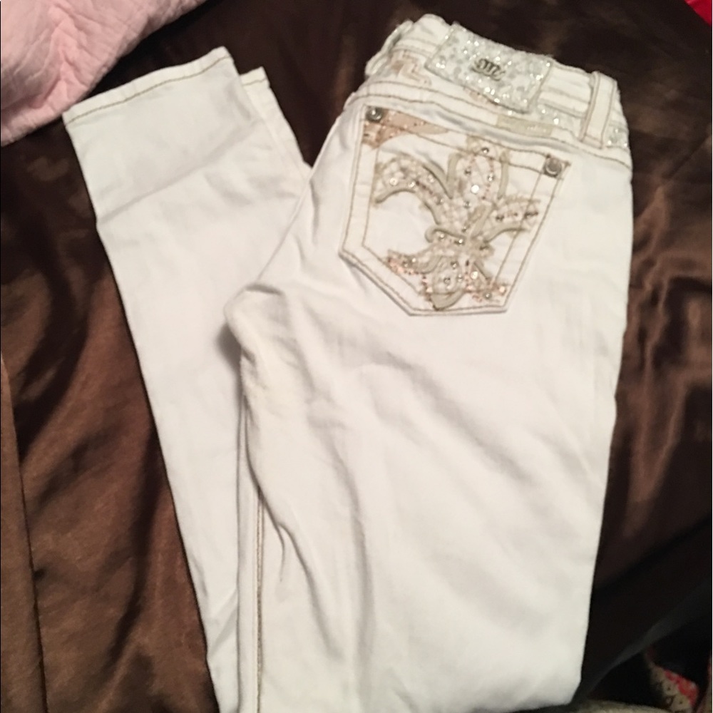 Miss me jeans inseam is a 29