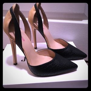 Pointed toe stiletto