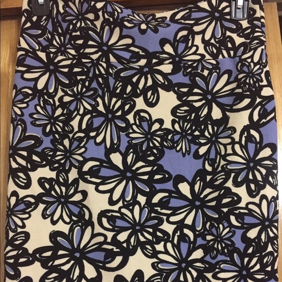 LuLaRoe Dresses & Skirts - EUC LuLaRoe medium Cassie