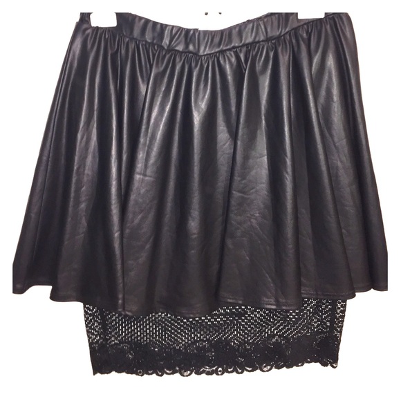 NWOT BLACK faux LEATHER MINI SKIRT LACE nasty gal - Picture 4 of 6