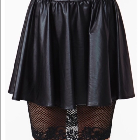 NWOT BLACK faux LEATHER MINI SKIRT LACE nasty gal - Picture 3 of 6