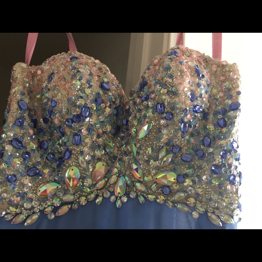 My ex boyfriend chose the dress I don't want it