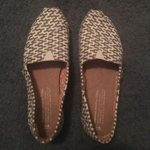 Womens TOMS shoes!