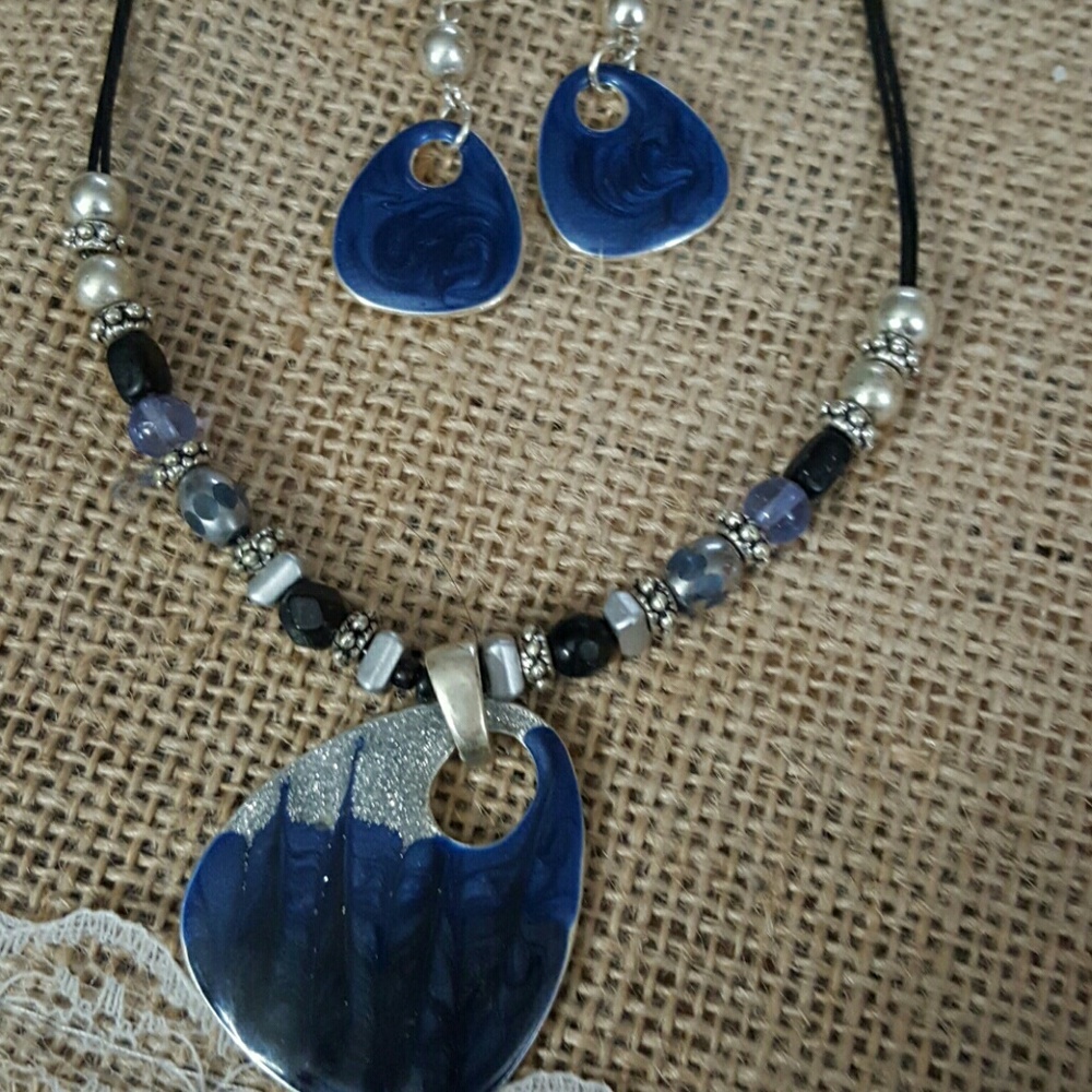 Silver and Blue beaded necklace and earring set - Picture 3 of 4
