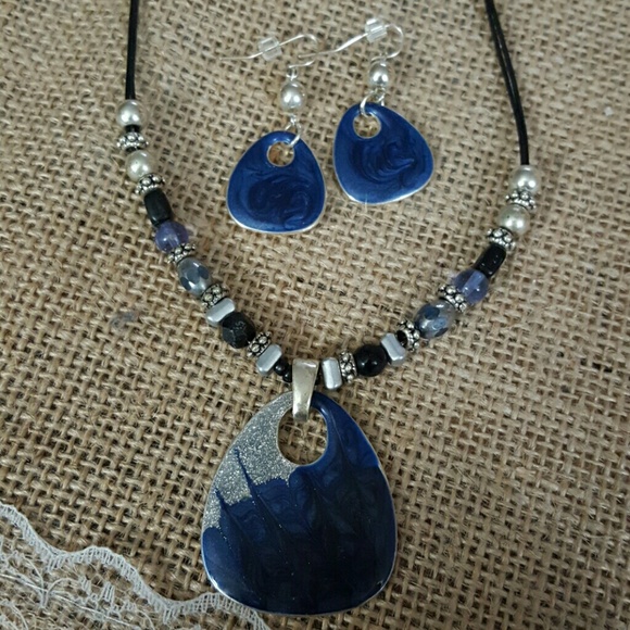 Silver and Blue beaded necklace and earring set - Picture 2 of 4