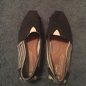 Womens size 6 TOMS shoes!