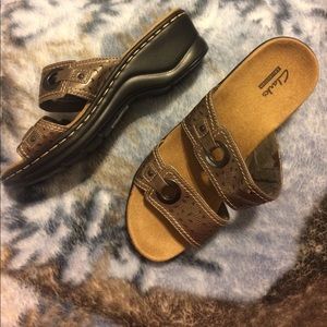 NWT Clark's Collection Pewter Leather shoe