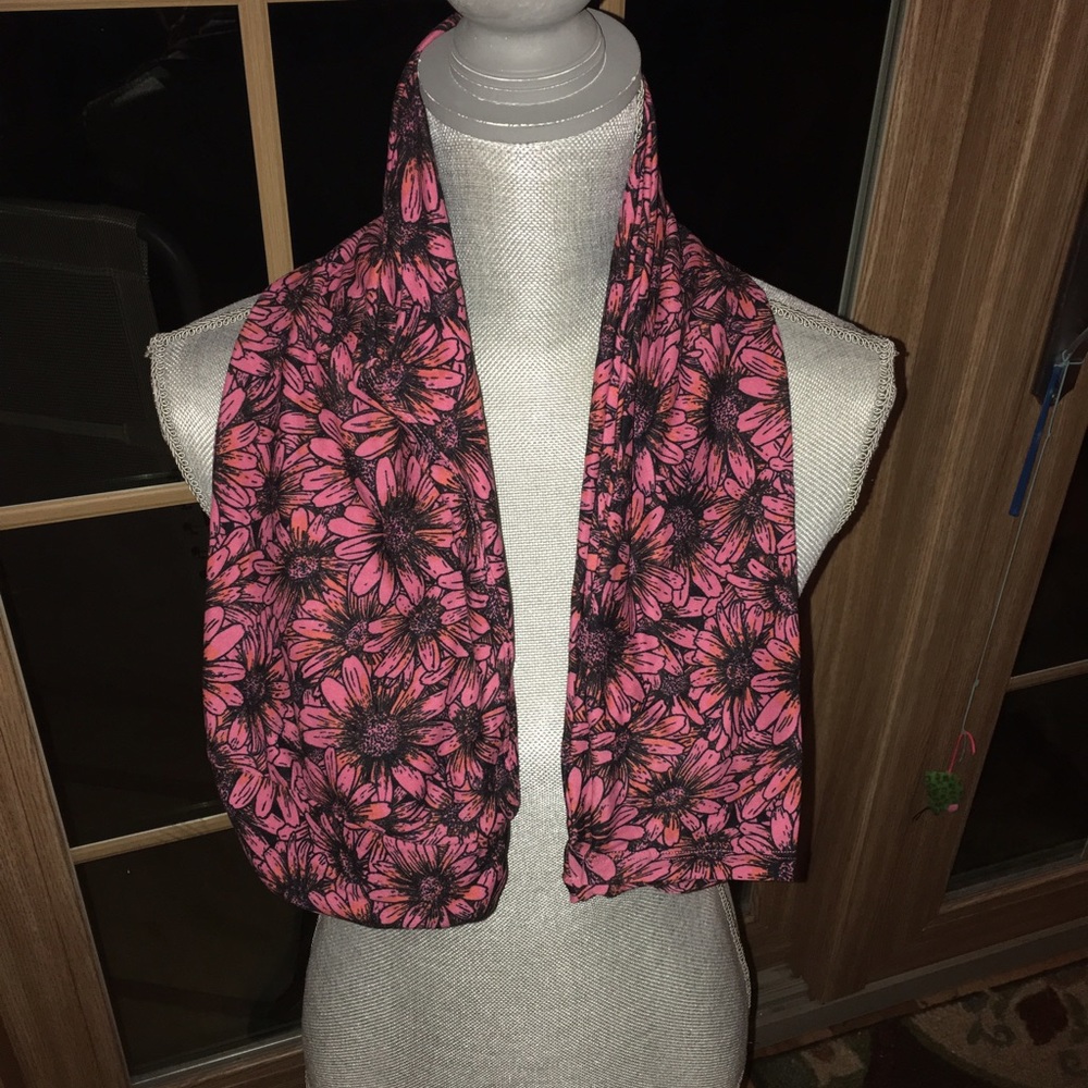 Beautiful OS flower/daisy pink leggings