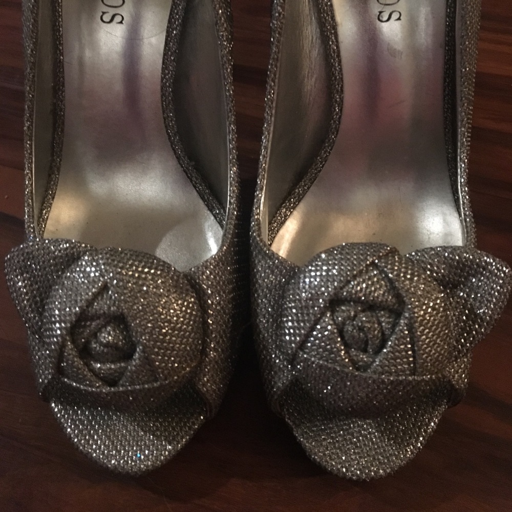 Silver heels - Picture 3 of 3