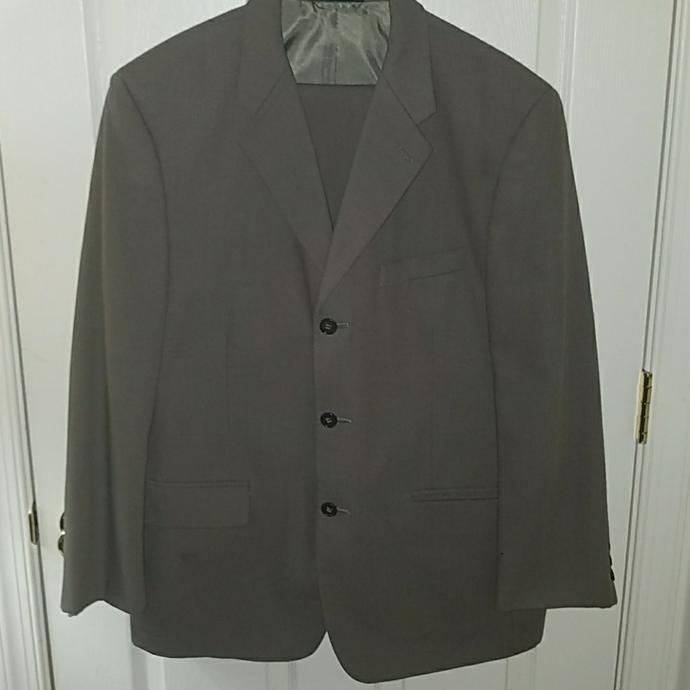 Suits - Picture 1 of 6