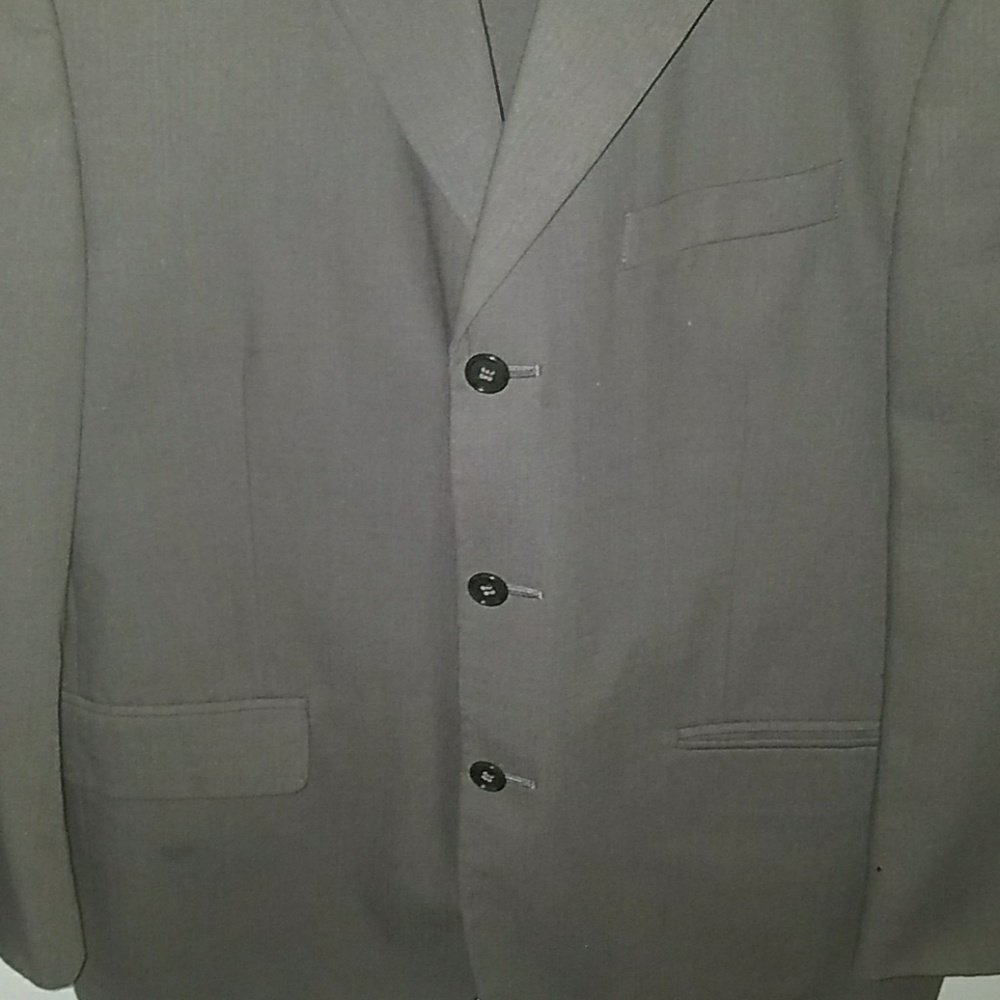 Suits - Picture 2 of 6