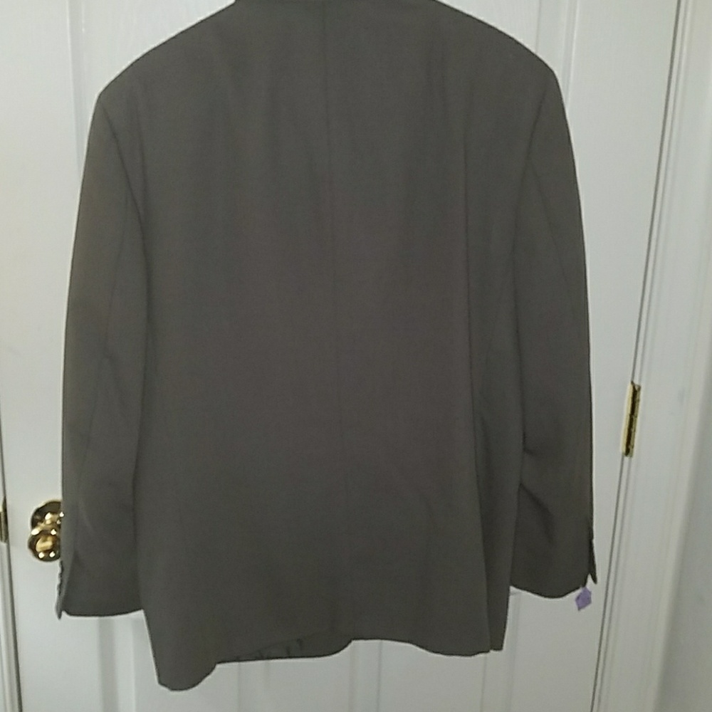 Suits - Picture 4 of 6