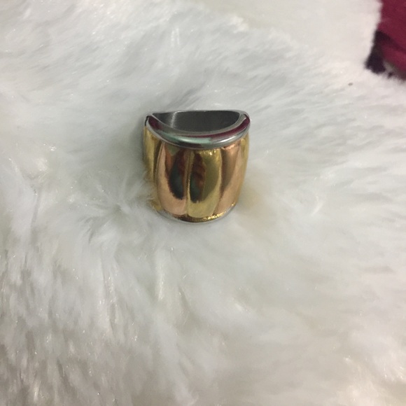 Ring - Picture 3 of 3