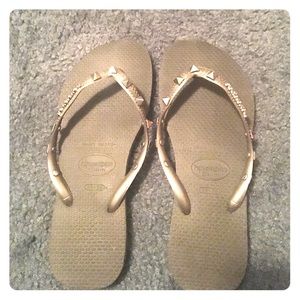 Women's silver studded slim havaianas flip flops!