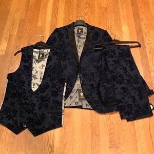 Noose and monkey 3 piece tuxedo