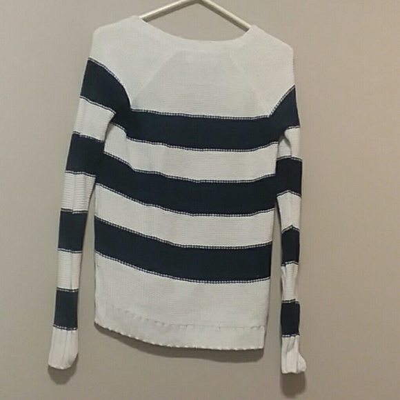 Abercombie and Fitch sweater - Picture 3 of 4