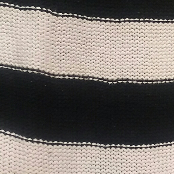 Abercombie and Fitch sweater - Picture 4 of 4