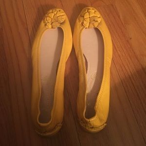 Elie Tahari yellow patent leather flat! Sz 9