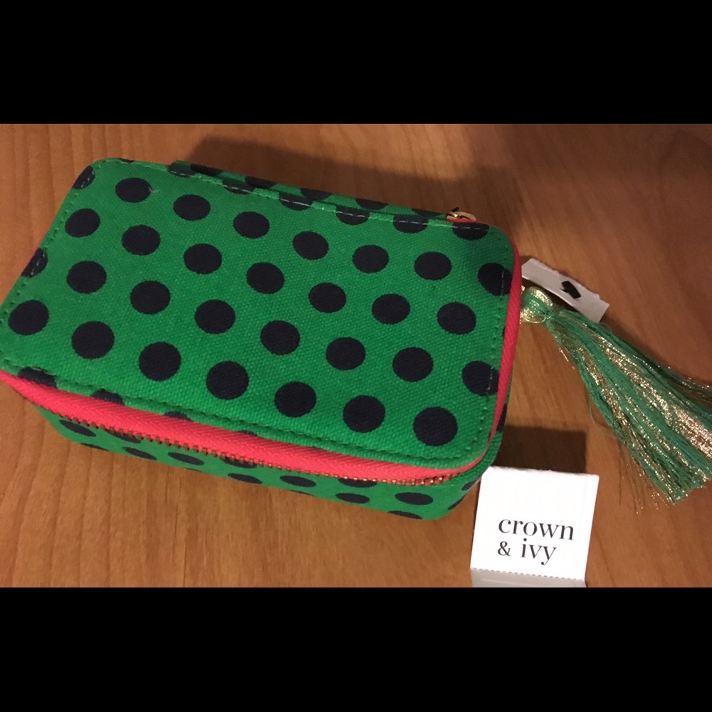 Crown & Ivy Zipper Accessory Travel Organizer!