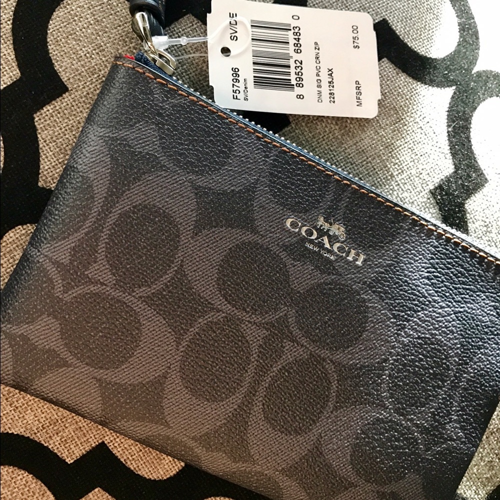 New Authentic COACH Wristlet