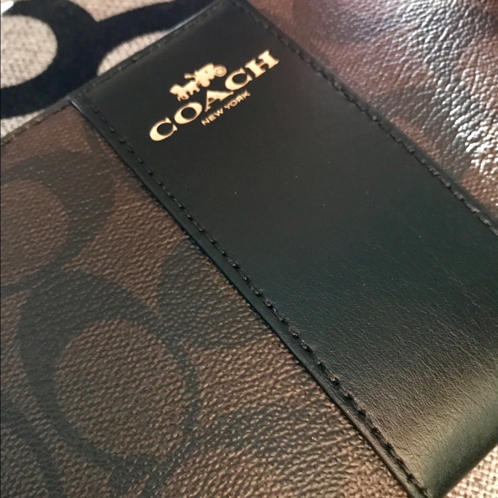 New Authentic COACH Wristlet