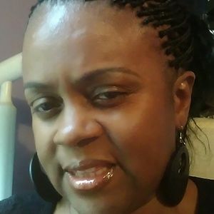 Meet your Posher, Lorraine