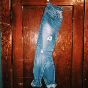 Distressed ankle jeans