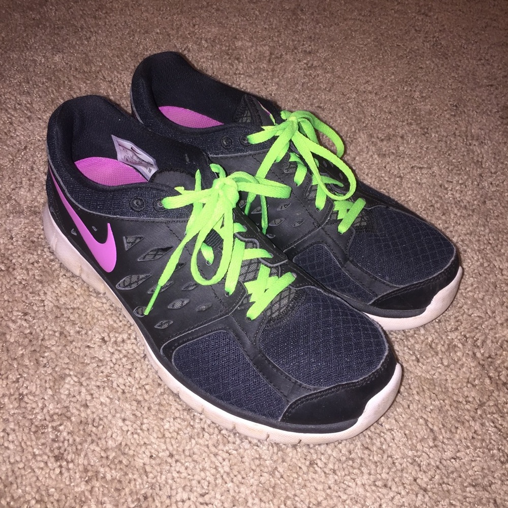 Nike Tennis Shoes
