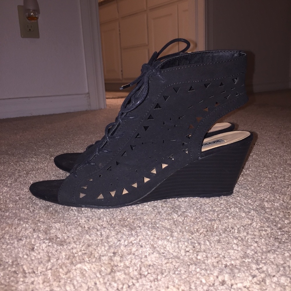 Black Wedges