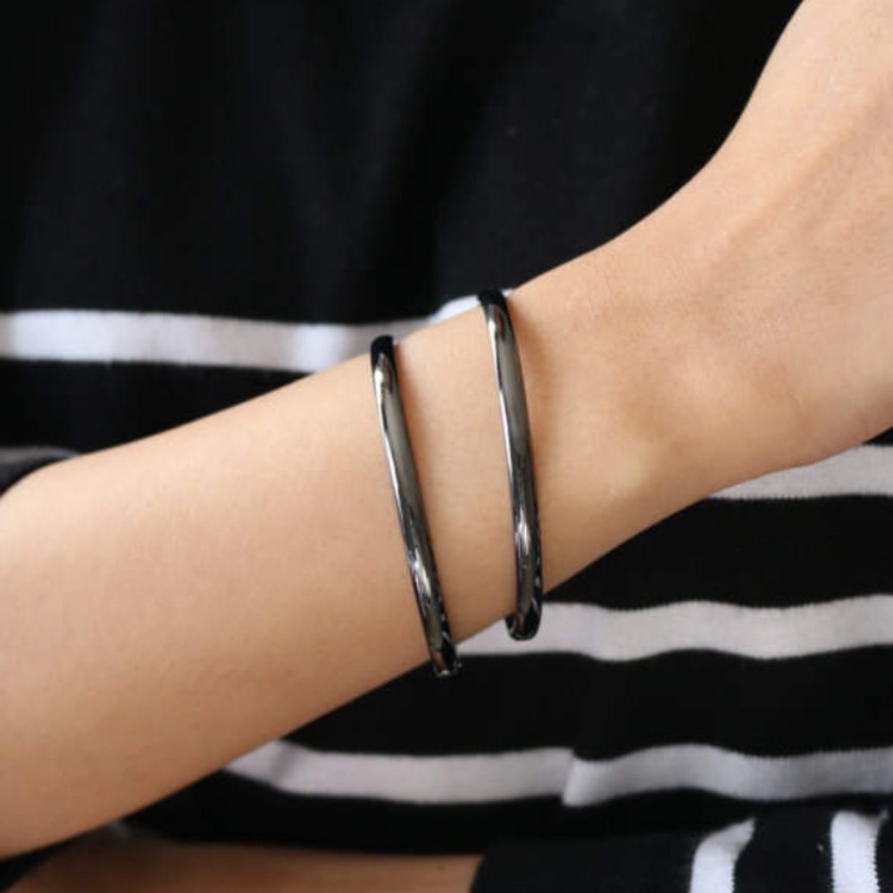 Set of 2 Black Bangle.