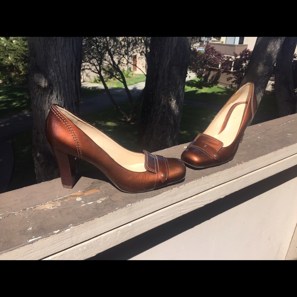 Cole Haan copper loafer  thick keels size 9 B