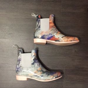 Ankle rain boots