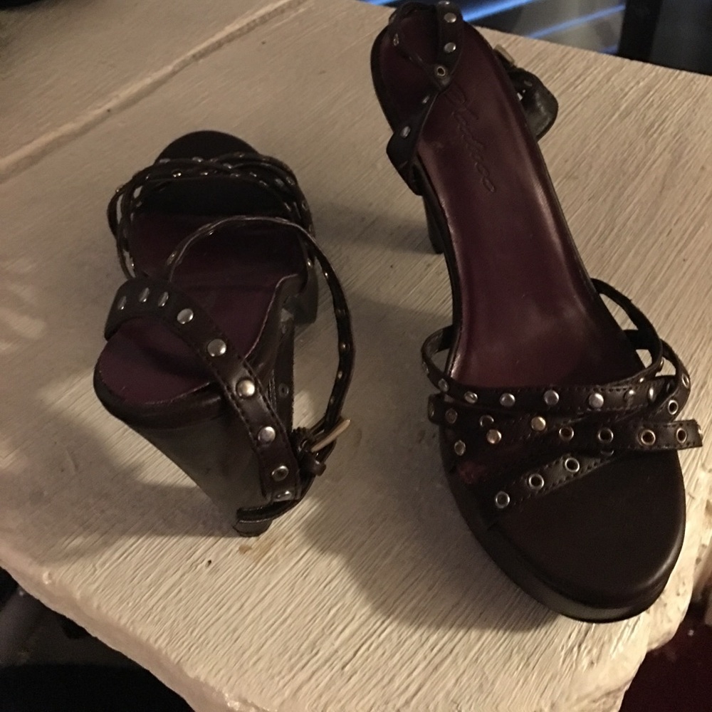 Shoes - Picture 2 of 4