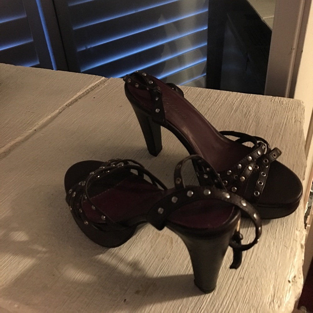 Shoes - Picture 3 of 4