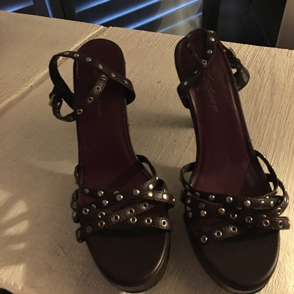 Shoes - Picture 4 of 4