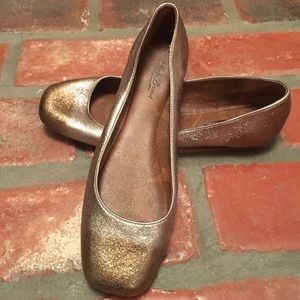 lucky Brand Size 10 Silver and Gold ballet flats
