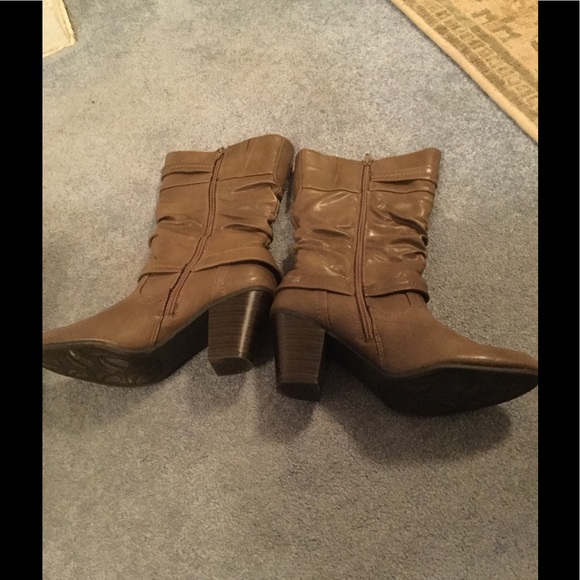 Boots - Picture 3 of 3