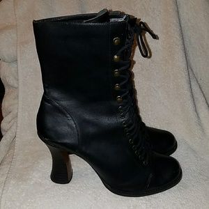Black leather lace-up ankle granny boots vintage