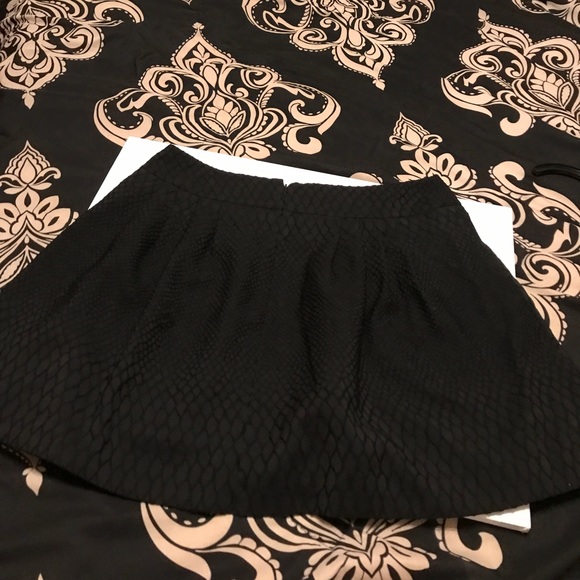 Textured Flare Skirt - Picture 7 of 9