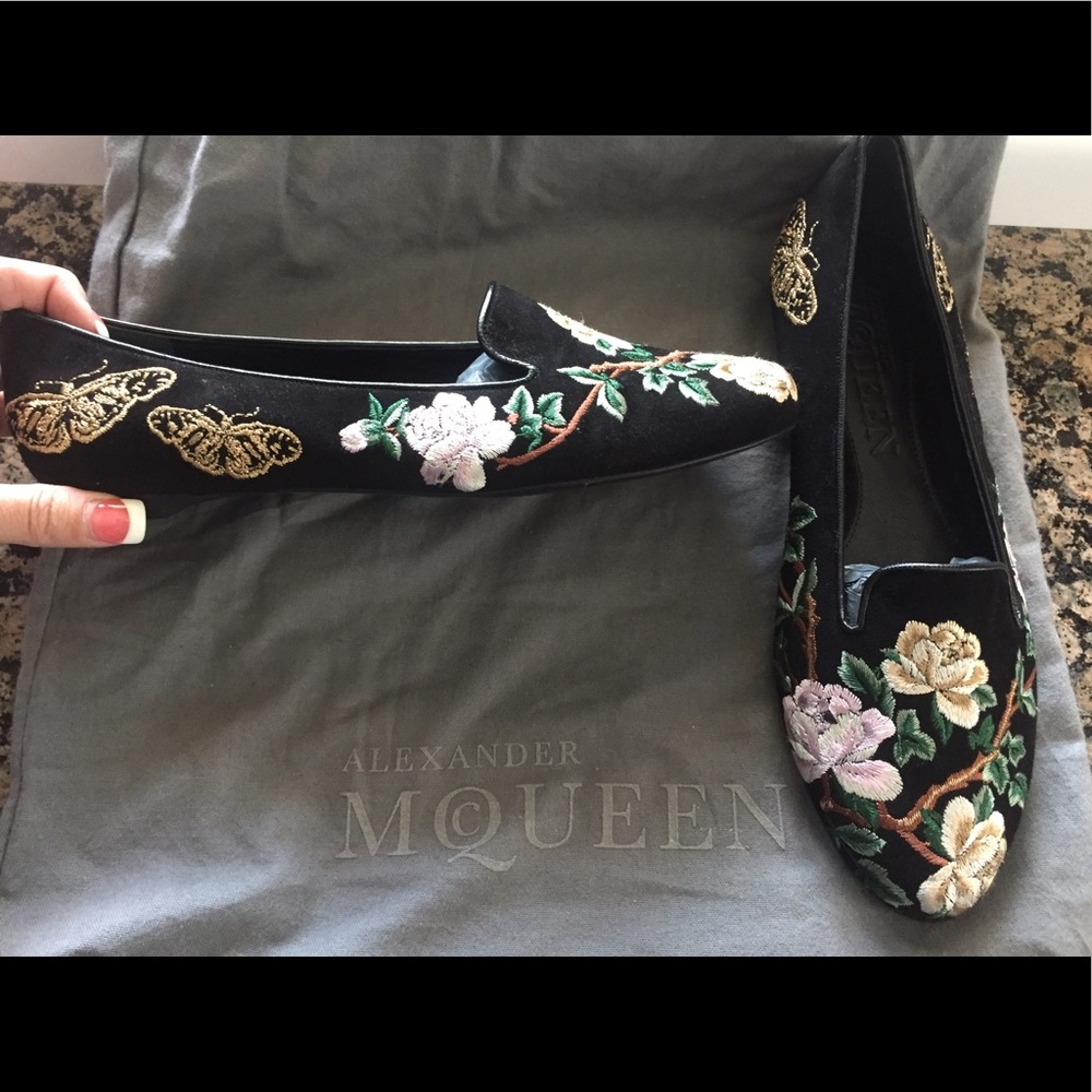 💯 Authentic Alexander McQueen embroidered flats
